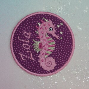 Klettie Patch 11 cm Seepferdchen Meerjungfrau Schulkind für Magnet Schulranzen Beere Rosa Applikation Einschulung FeenkleidDesign