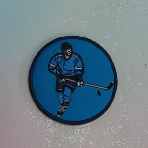 Patch Klettie 11 cm Joueur de Hockey sur Glace pour Aimant pour Rabat Cartable Bleu Application Cône Scolaire Inscription Scolaire Conception de Robe de Fée Fait Main