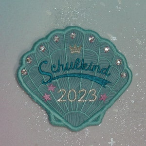 Patch Klettie 11 cm Coquillage Sirène Écolière 2024 pour Cartable Aimant Turquoise Rose Application Inscription Scolaire Robe de Fée Design