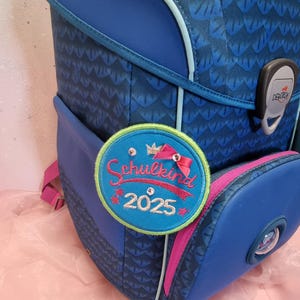 Klettie Patch 10 cm écolier 2025 souhait bleu nom pour aimant cartable application cône d'école inscription scolaire fait main robe de fée design