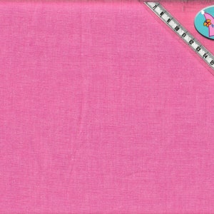 Może przedstawiać: Próba tkaniny w kolorze różowym z linijką i małą naklejką z koroną i tekstem "feenkleid design".