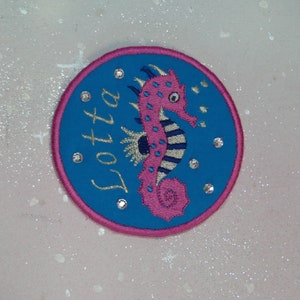 Patch Klettie 11 cm Hippocampe Sirène Écolière pour Aimant Cartable Turquoise Bleu Rose Application Inscription Scolaire Robe de Fée Design