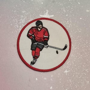 Patch Klettie 11 cm Joueur de Hockey sur Glace pour Aimant pour Rabat Cartable Rouge Application Cône Scolaire Inscription Scolaire Fait Main FeenkleidDesign