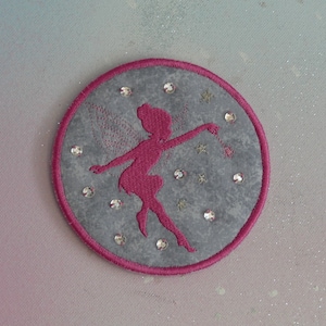 Klettie Patch 12 cm Fée Elfe Écolière 2024 pour Cartable Aimant Gris Rose Cône Scolaire Premier Jour d'École Conception De Robe De Fée Faite Main