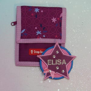 Klettie Patch 7+8+10 cm Écolier 2024 Nom souhaité pour cartable aimanté Berry Star Cône d'école Inscription scolaire Robe de fée faite à la main