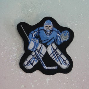 Patch Klettie 10 cm Gardien de but de hockey sur glace pour aimant pour sac d'école à rabat Cône d'école bleu Premier jour d'école Conception de robe de fée faite à la main