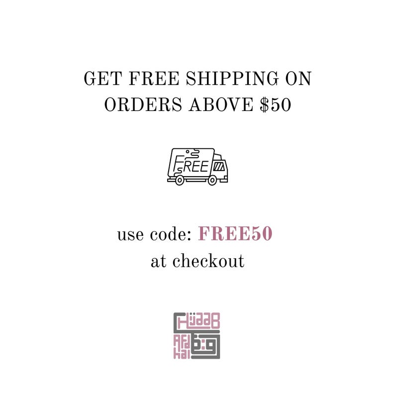 K&ouml;nnte beinhalten: Eine Grafik mit dem schwarzen Text GET FREE SHIPPING ON ORDERS ABOVE $50, einer schwarzen Strichzeichnung eines Lieferwagens mit dem Wort FREE darin, dem Text use code: FREE50 at checkout und einem quadratischen Logo mit stilisiertem Text.