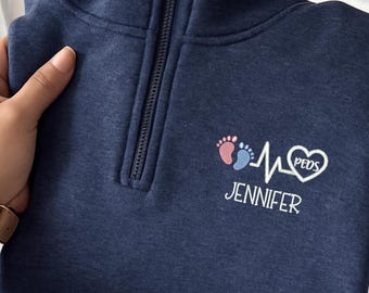 Camisa con cremallera de un cuarto bordada para enfermera pediátrica, sudadera pediátrica personalizada, N088