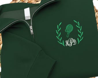 Sudadera de tenis con monograma y cremallera de un cuarto, jersey personalizado con pelota y raqueta de tenis, regalo para tenistas, N101