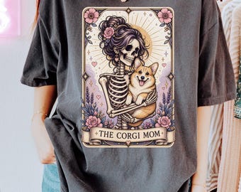 Koszulka Comfort Colors Corgi Mom z kartami tarota, koszulka dla psa na Halloween, koszulka Skeleton Corgi Mom, prezent dla miłośnika Corgi, S086