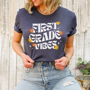 Teacher Shirt for First Grade Teacher, 1st Grade Vibes, Elementary Back to School Retro Vintage First Grader Teach Gift, Teacher Squad,RZ437
