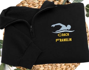 Sudadera con cremallera de un cuarto personalizada con el nombre del entrenador, ideal para nadadores. Regalo perfecto para el día del partido. N052