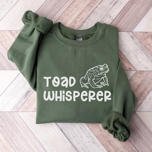Toad Sweatshirt, Toad Gift, Animal Lover Shirt, Toad Lover Shirt, Toad Whisperer, Easily Distracted by Toads, Woman Sweatshirt,Hoodie, RZ299