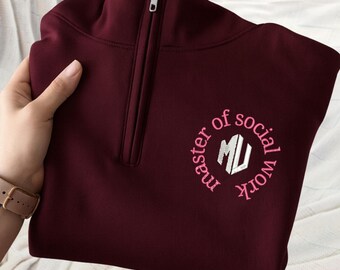 Individuell gesticktes Sweatshirt mit 1/4 Viertelzipper und Monogramm, Meister des Sozialarbeiters Abschlussgeschenk, N034