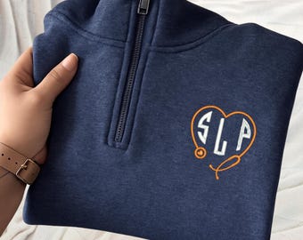 Individuell gestickte Sprache Pathologen Viertel Zip, Geschenke für SLP, N027