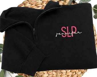 Benutzerdefinierte gestickte Sprache Pathologen Viertel Zip, SLP Abschlussgeschenk, N035