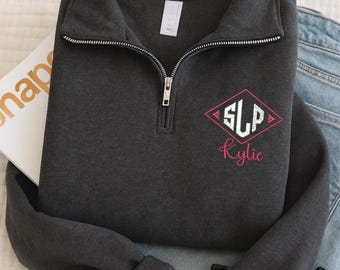 Benutzerdefinierte gestickte Sprache Pathologen Viertel Zip, SLP Abschlussgeschenk, N031