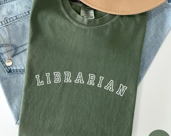 Chemise de bibliothécaire Comfort Colors®, cadeau pour bibliothécaire, chemise de lecture, t-shirt de bibliothécaire, t-shirt de bibliothécaire scolaire, cadeau de livres de lecture, RZ699