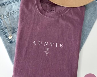 Comfort Colors® Auntie Shirt, Aunt Shirt, Floral Auntie, New Aunt Gift, Pregnancy Announcement, Gift for Aunt, Pregnancy Reveal, RZ819