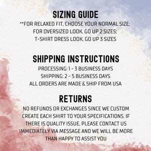 Op de afbeelding: Maattabel voor een gepersonaliseerd T-shirt met instructies voor een ontspannen, oversized en T-shirtjurk pasvorm. Verzendinformatie omvat verwerkings- en verzendtijden. Retourbeleid stelt dat er geen restituties of omruilingen worden aangeboden vanwege de aangepaste creatie.