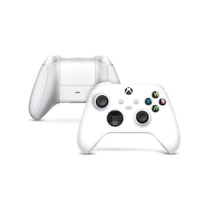 Könnte beinhalten: Zwei weiße Xbox Wireless-Controller. Ein Controller ist auf die Kamera gerichtet, der andere ist von der Kamera abgewandt.