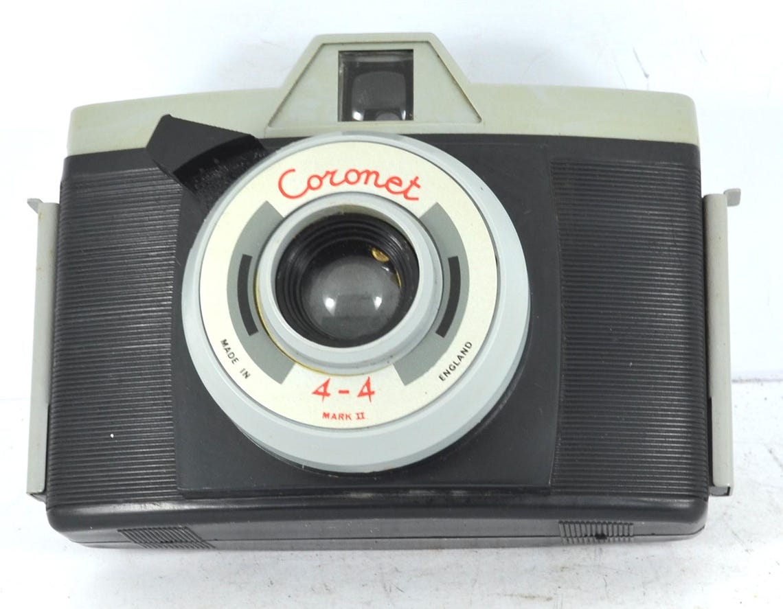Coronet 4-4 Mark II Box Camera Vintage Camera - working antique film camera circa 1960s, foto 2 di 5