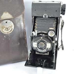 Kershaw King Penguin eight-20 classic vintage film camera - circa 1950s - fully working with original Kershaw case