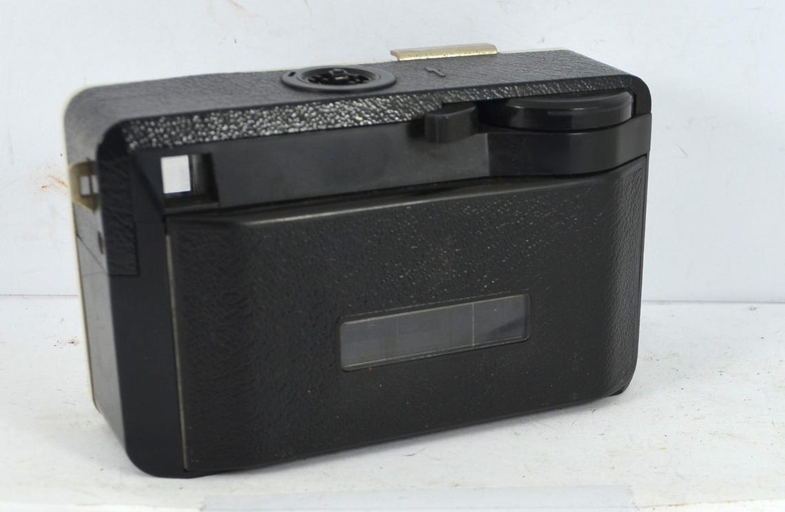 Kodak 56x Instamatic vintage camera - Circa 1970s - working film cartridge camera, foto 4 di 5