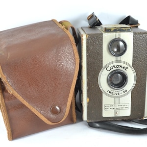 Coronet Twelve-20 Classic working vintage camera circa 1950s antique box camera with case