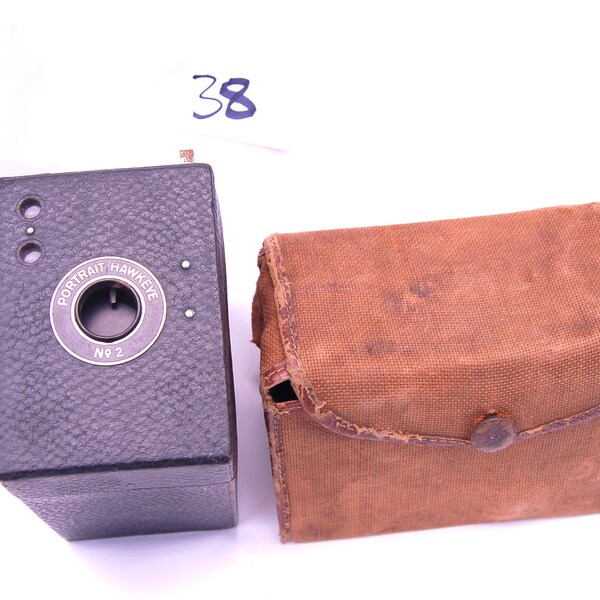 Kodak Portrait Hawkeye No.2 Vintage Camera circa 1930s made in Great Britain with original case