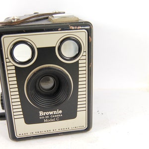 Classic Vintage Kodak Brownie Six-20 Model C camera Working old camera