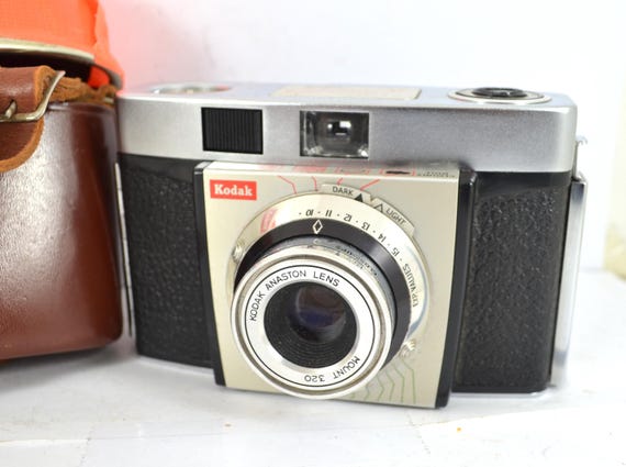 Kodak Coldsnap 35 Vintage camera The Kodak Colorsnap 35 classic film camera circa 1950s/60s with original case