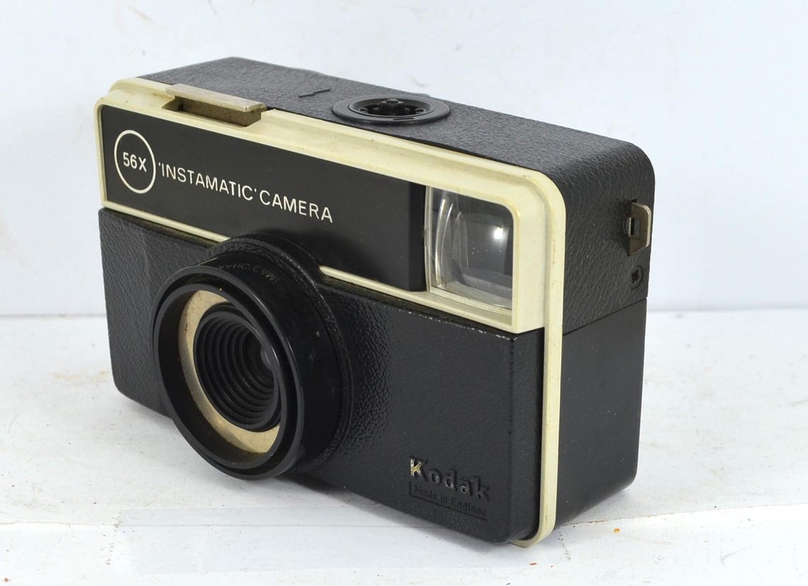 Kodak 56x Instamatic vintage camera - Circa 1970s - working film cartridge camera, foto 3 di 5