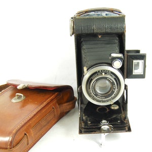 Appareil photo vintage pliable Kodak Six 20 Junior De Luxe, rare avec étui en cuir d'origine, vers les années 1930