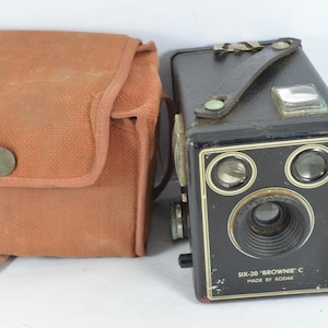 Classic Vintage Kodak Brownie Six-20 Model C camera black front working old camera circa 1950s with case
