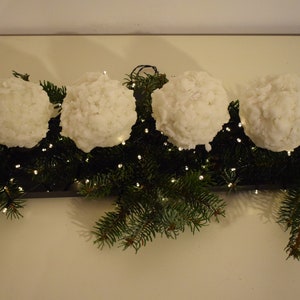 white Advent candles in snowball shape, snowball candles in three different sizes (8 cm, 10 cm and 14 cm)