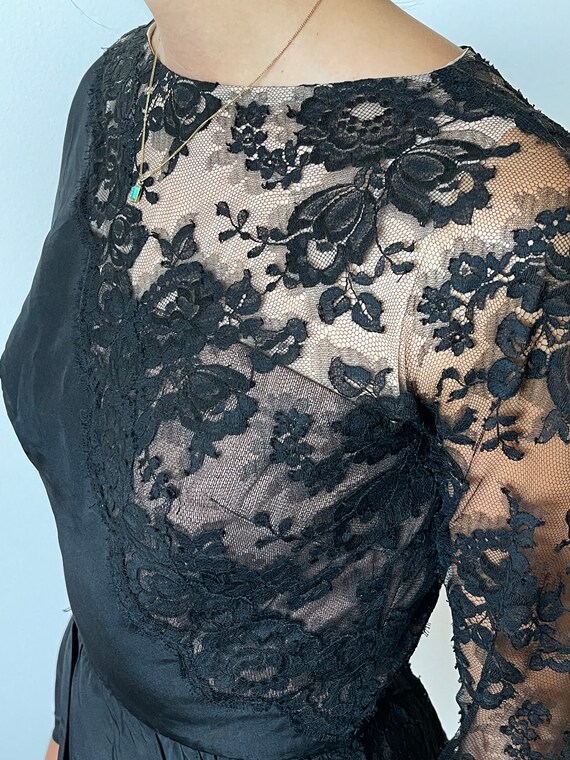 Gorgeous 1950's Black Lace Dress with Contrasting… - image 8