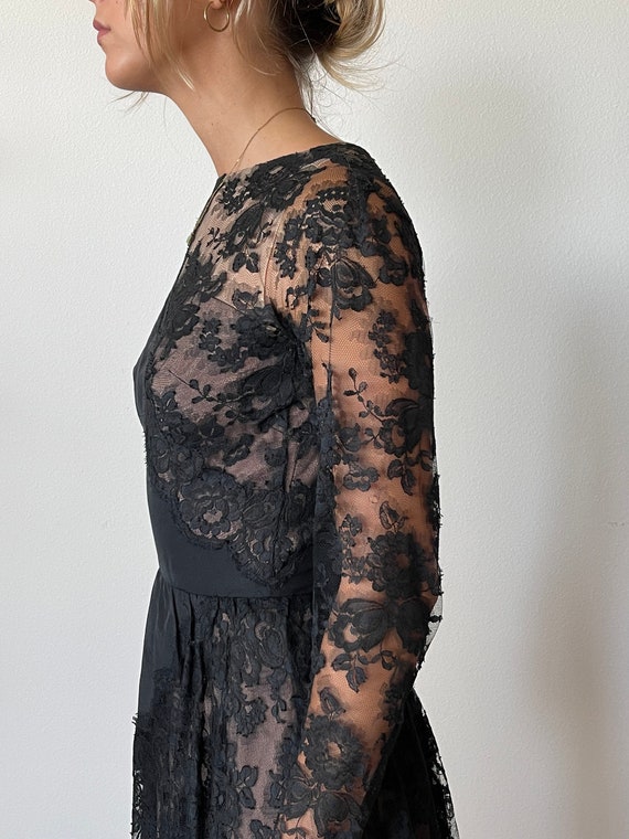 Gorgeous 1950's Black Lace Dress with Contrasting… - image 2