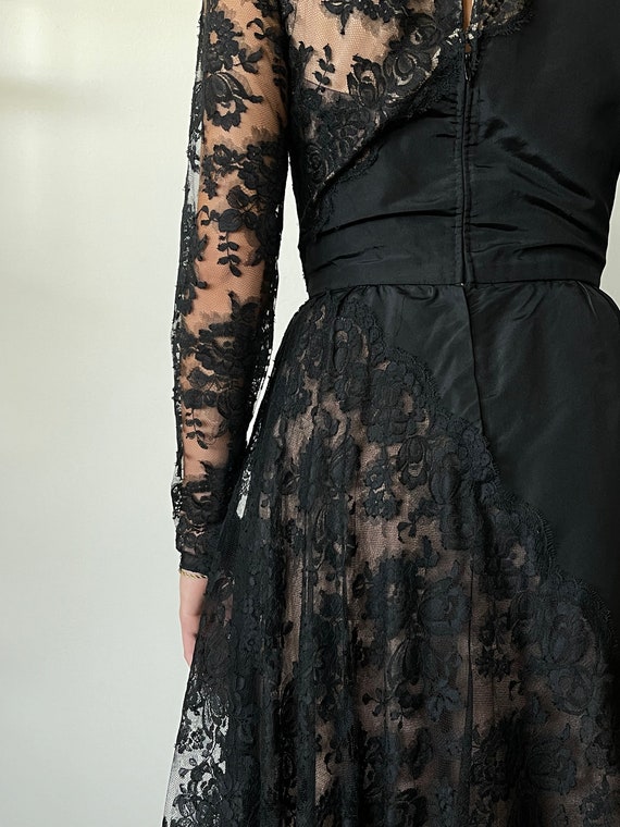 Gorgeous 1950's Black Lace Dress with Contrasting… - image 9