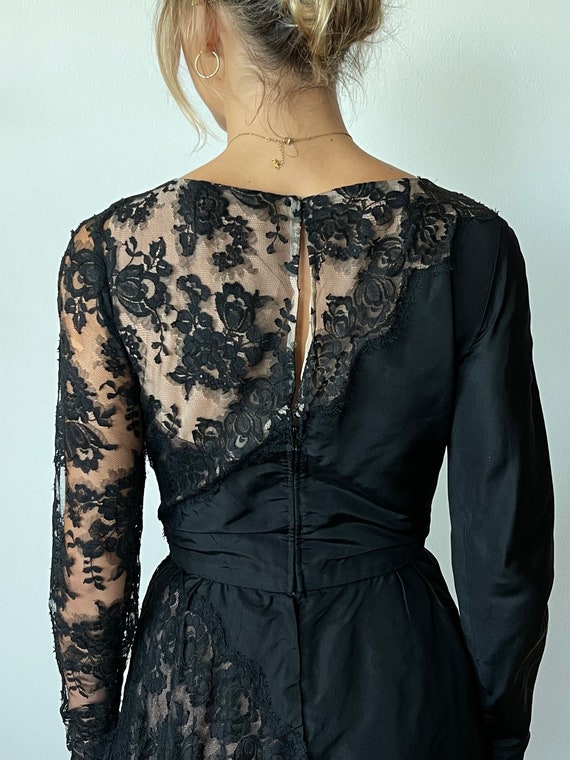 Gorgeous 1950's Black Lace Dress with Contrasting… - image 5