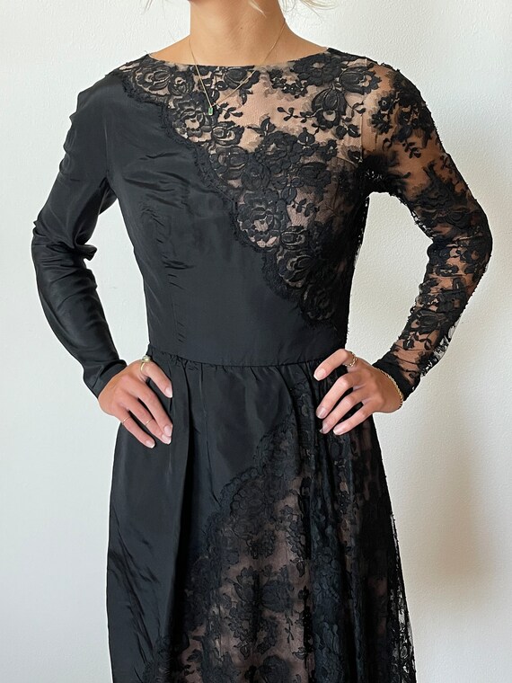 Gorgeous 1950's Black Lace Dress with Contrasting… - image 4