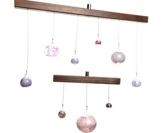 Personalisierbares Color Glas Mobile aus Nussholz, Personalised modern stain glass gem mobile for adults, glowing