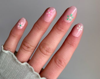 Funky daisy custom press on nails