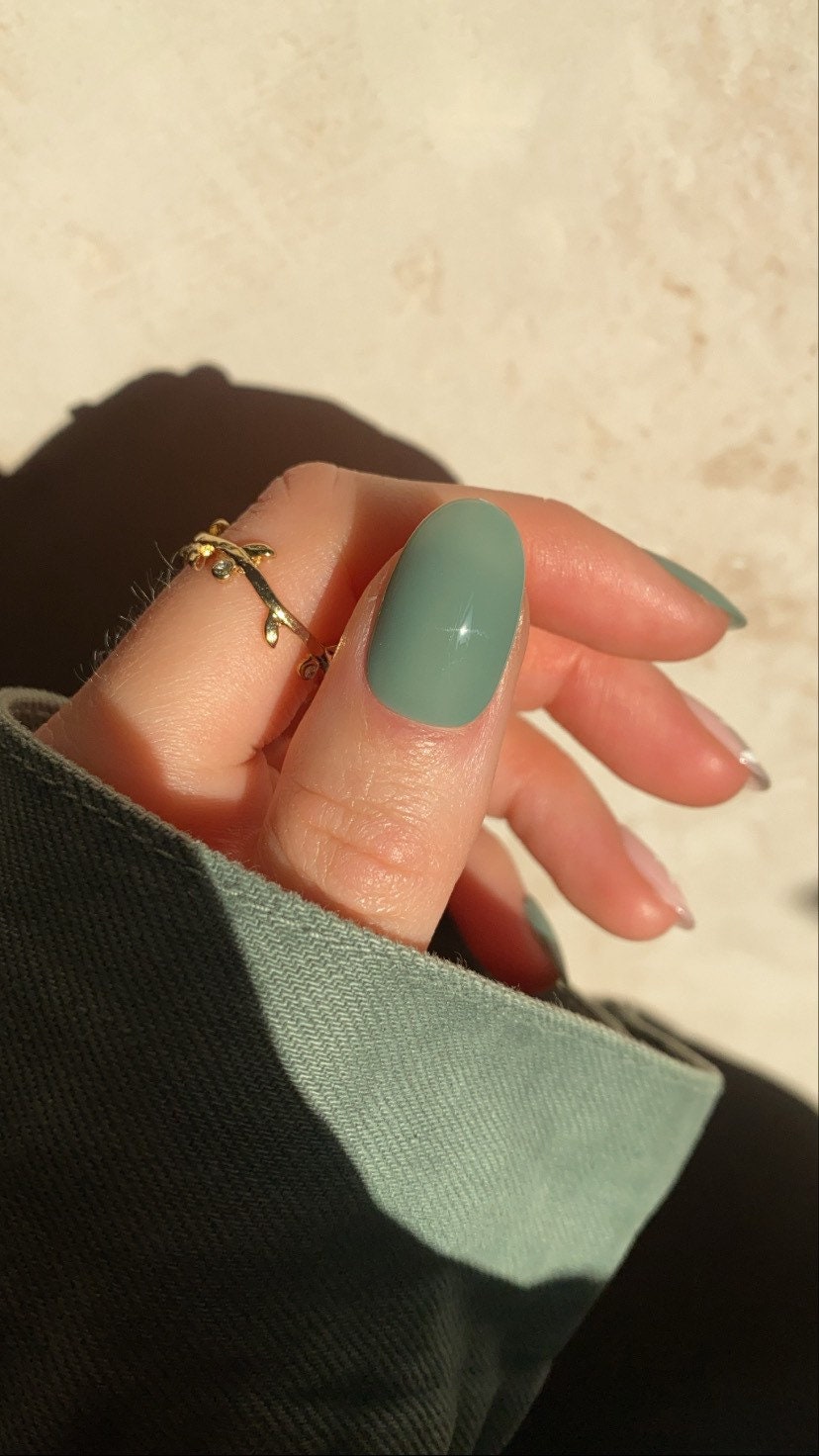 Sage Green and White Leaf Custom Press on Nails - Etsy