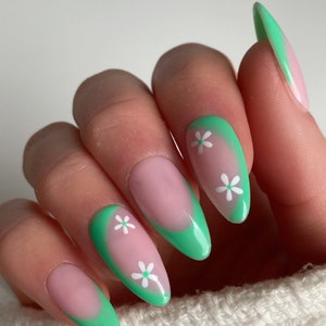 Green Daisy Custom Press On Nails | Almond long False Nails | Floral Glue On Nails