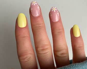Pastel Yellow Daisy Edge Custom Press On Nails | Spring False Nails | Easter Cute Stick On Nails