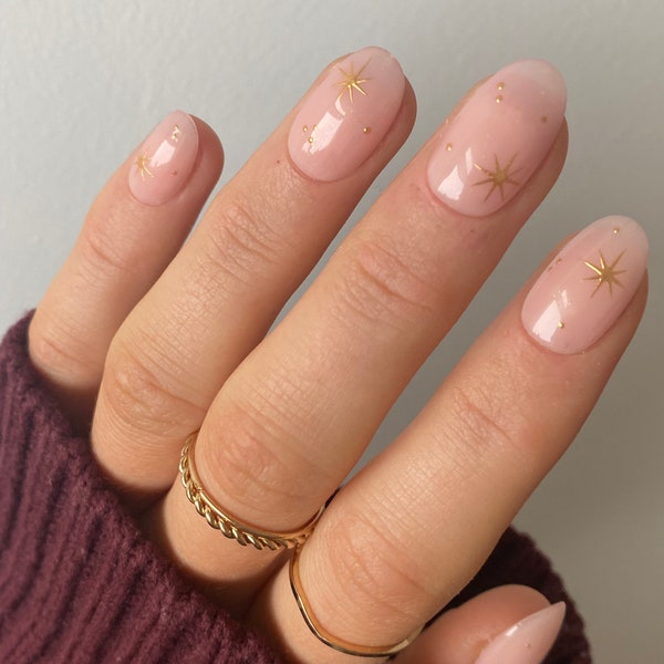 Presse personnalisée étoile chromée dorée sur les ongles | Faux ongles luxe céleste | Ongles en bâton étoiles | Ongles Courts Ronds