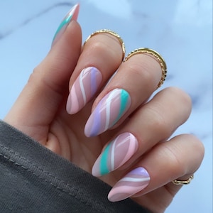 Prensa personalizada em redemoinho pastel nas unhas | Primavera unhas postiças | Palito de Páscoa nas unhas