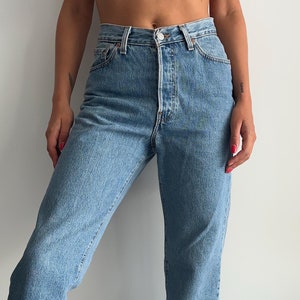 Vintage Levi&#39;s 501 iconic blue denim 80s/90s jeans - made in USA S