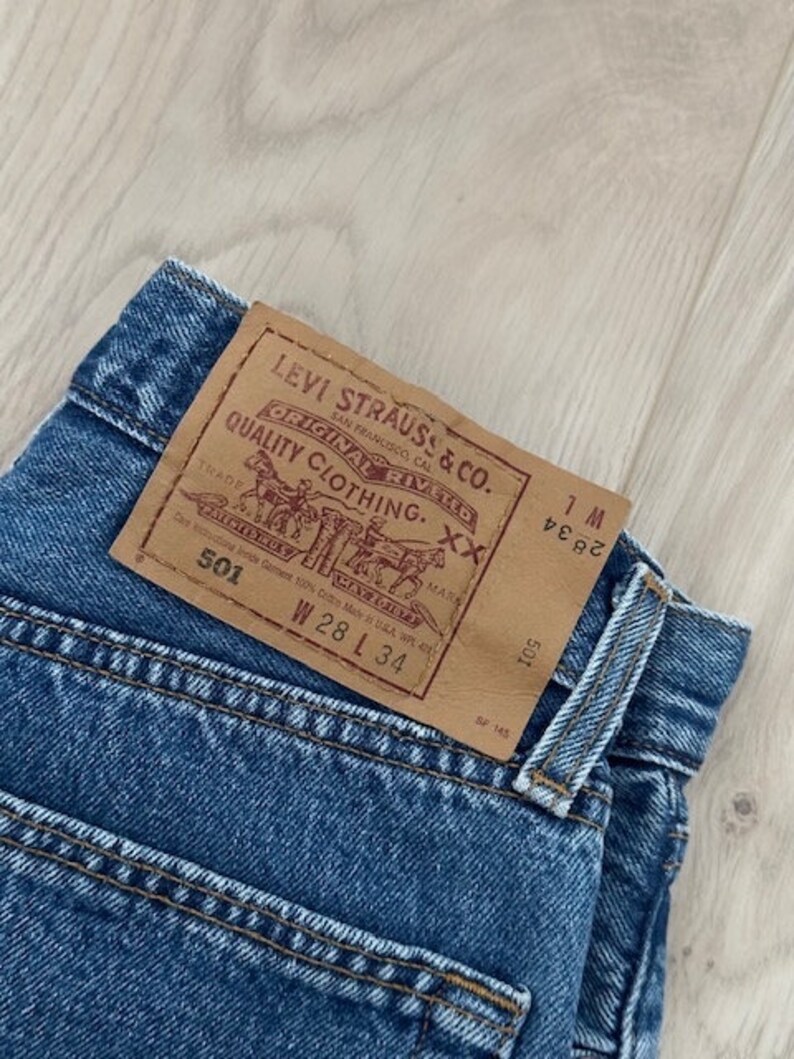 Vintage Levi's 501 Made in USA 90s jeans high waist classic blue wash image 7